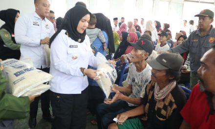 Walikota Bandar Lampung Salurkan Bansos