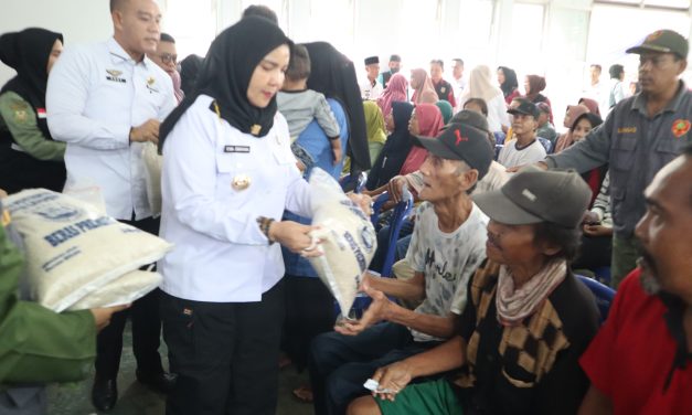 Walikota Bandar Lampung Salurkan Bansos