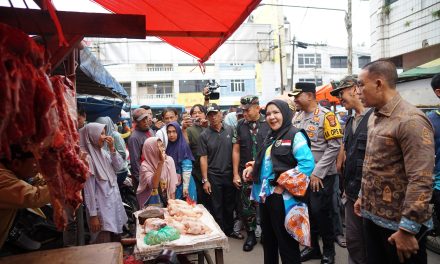 Hj.Eva Dwiana Lakukan Sidak Disejumlah Pasar