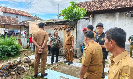 Pemkot Bandar Lampung Tertibkan 10 Bangunan Semipermanen di Atas Sungai