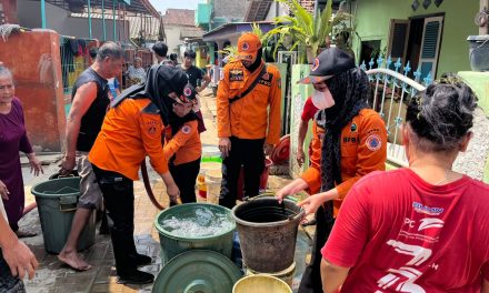 Pemkot Salurkan Bantuan Air Bersih di Panjang Utara
