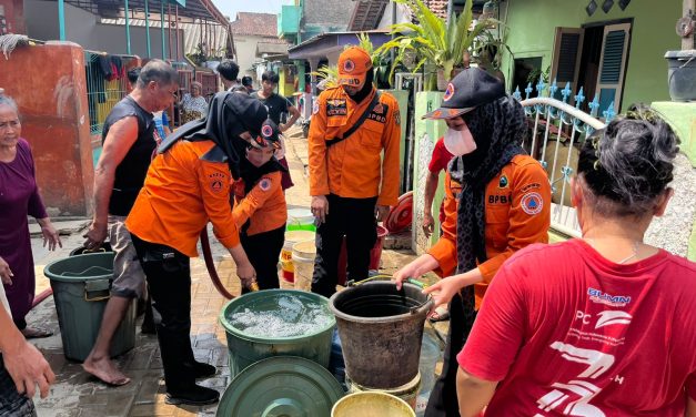 Pemkot Salurkan Bantuan Air Bersih di Panjang Utara