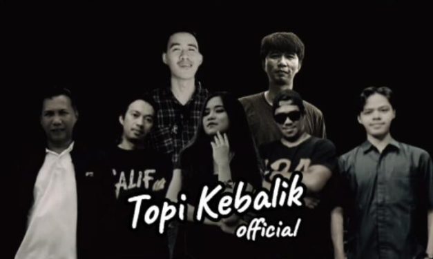 TOPI KEBALIK BAND KEMBALI TUNJUKKAN KREATIVITAS