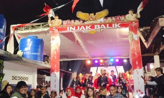 Camat Tanjungkarang Timur Dedi Saputra, S.IP, M.IP dan Lurah Kebon Jeruk Supriadi, S.H., Meriahkan Malam Puncak Padas X Bukit